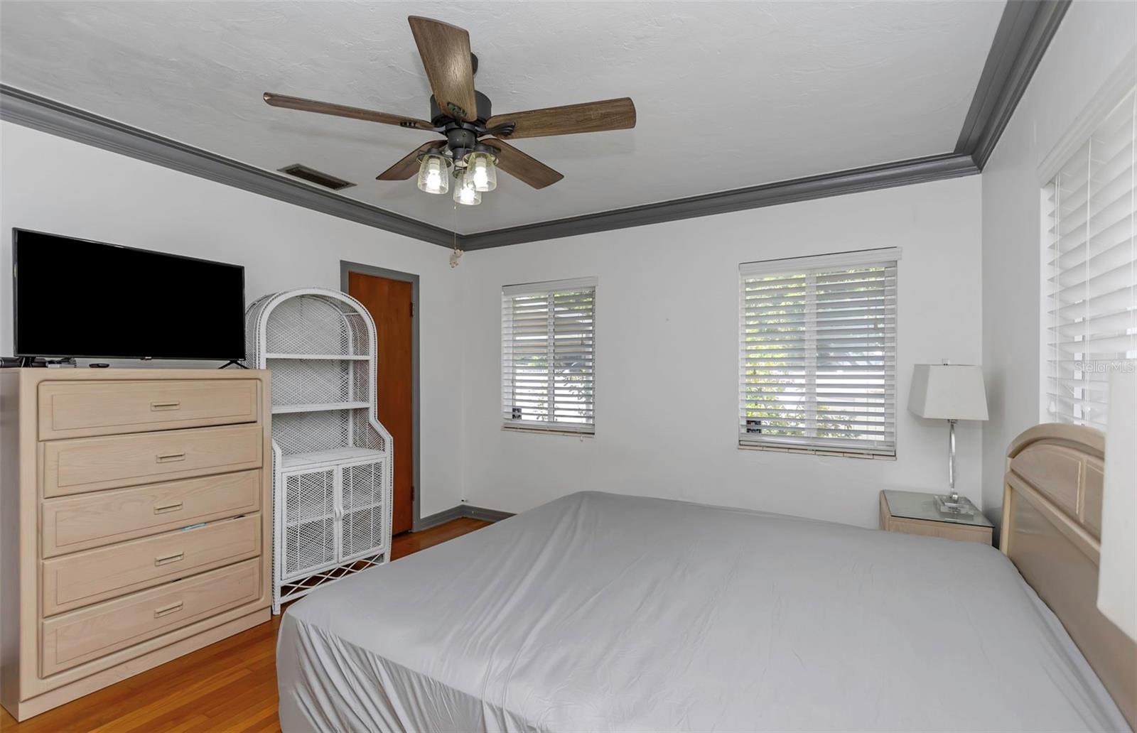 Image 29 of 44 For 4645 7th Avenue N