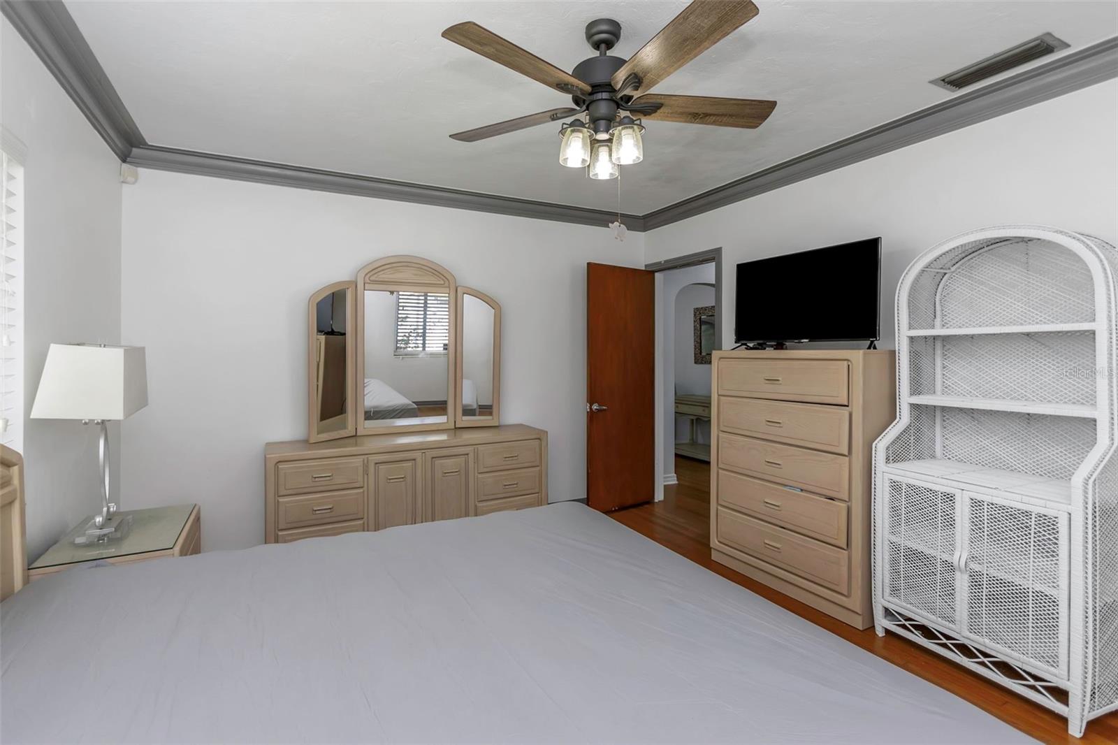 Image 31 of 44 For 4645 7th Avenue N