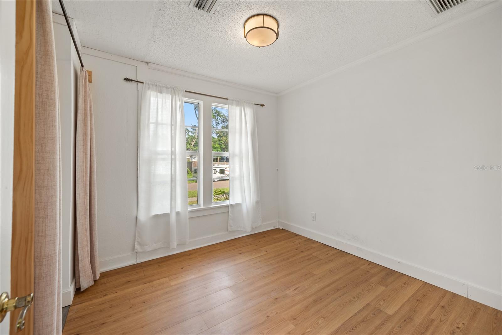 Image 15 of 32 For 5300 7th Avenue N