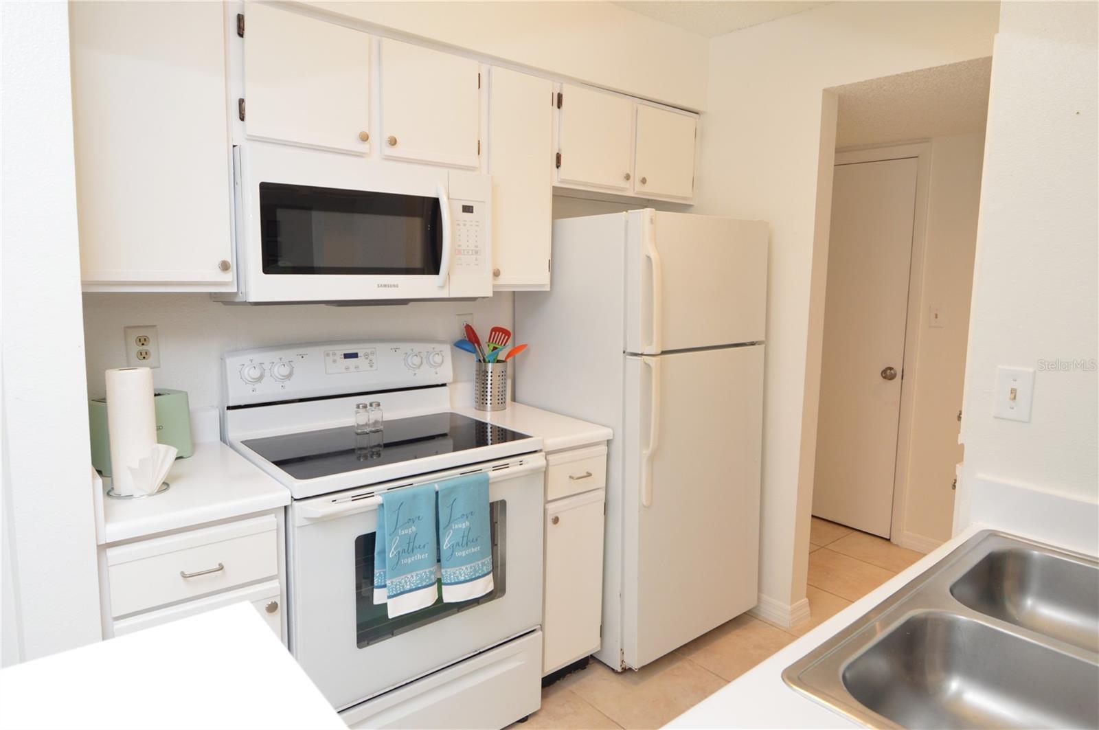 Image 4 of 96 For 8625 Mallard Reserve Drive 101(furnis