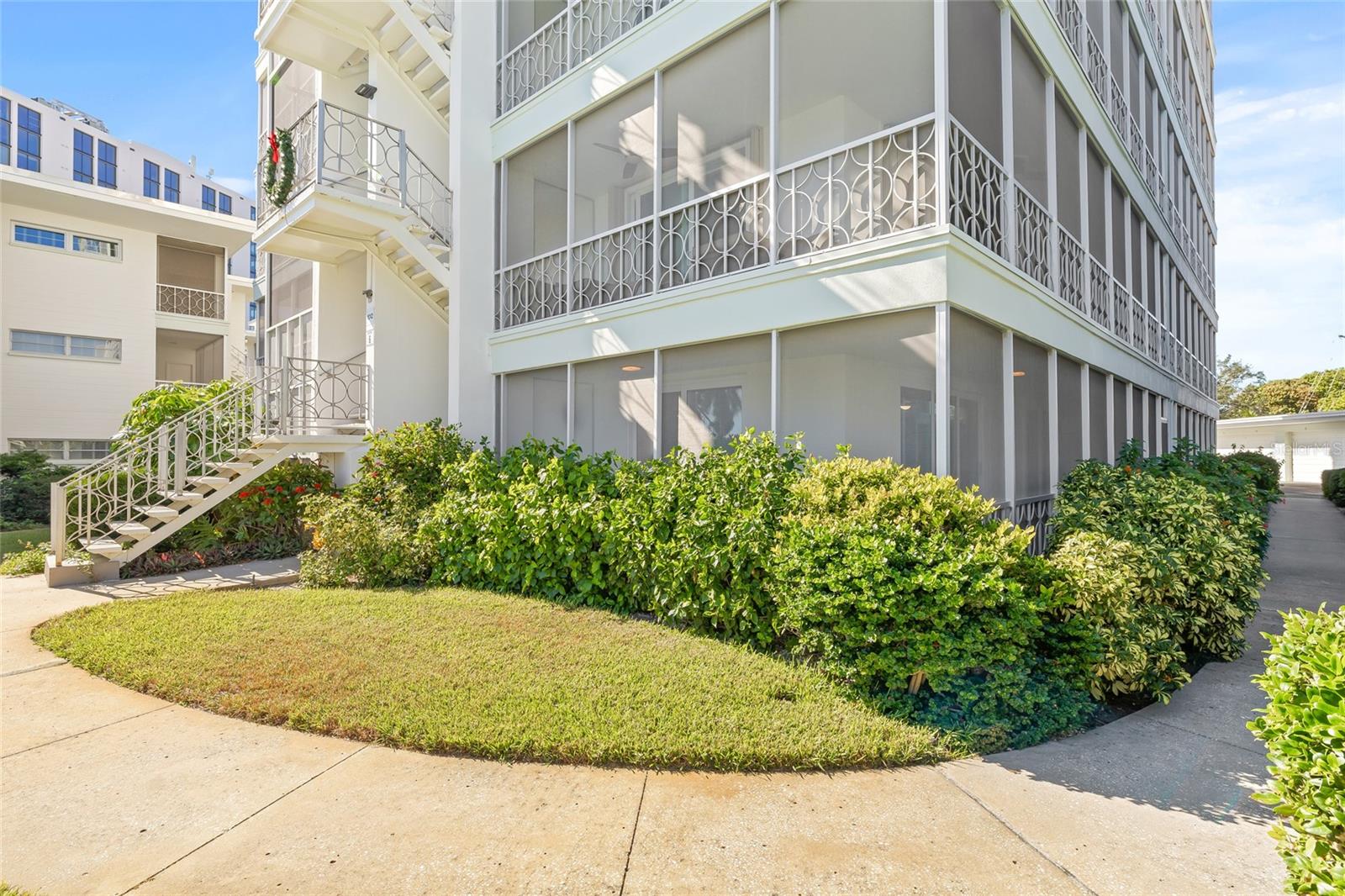 Image 3 of 29 For 1012 Shore Drive Ne 14