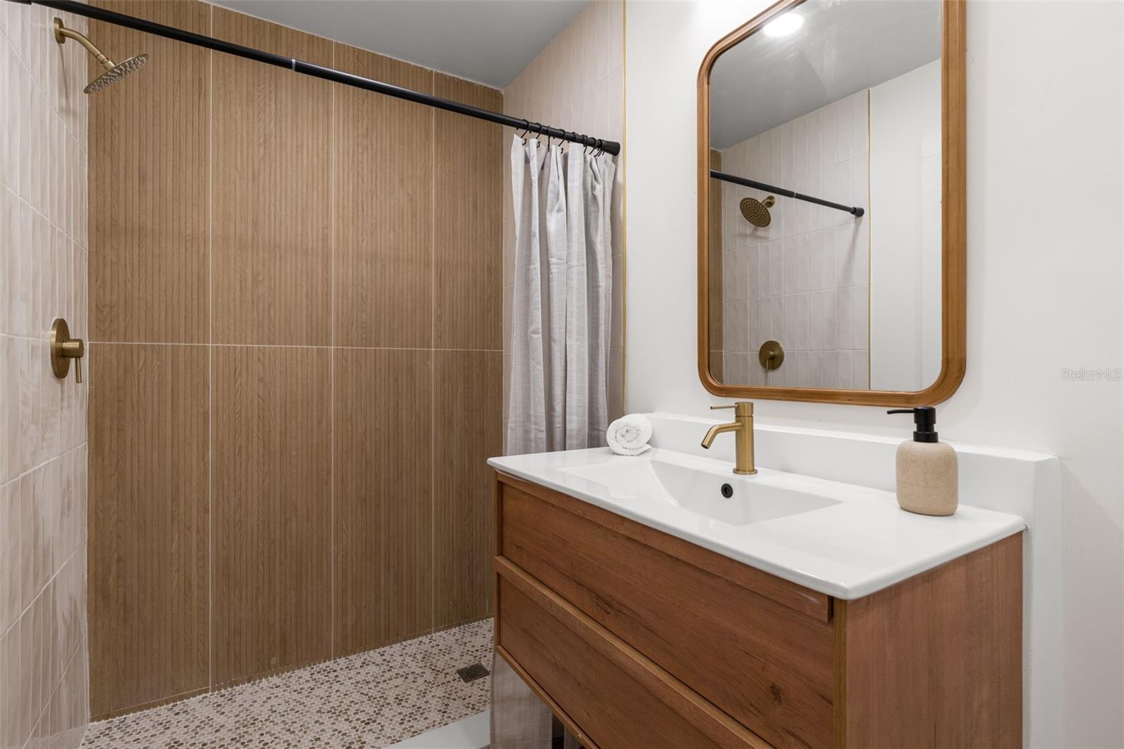 Image 14 of 28 For 3228 49th Avenue N