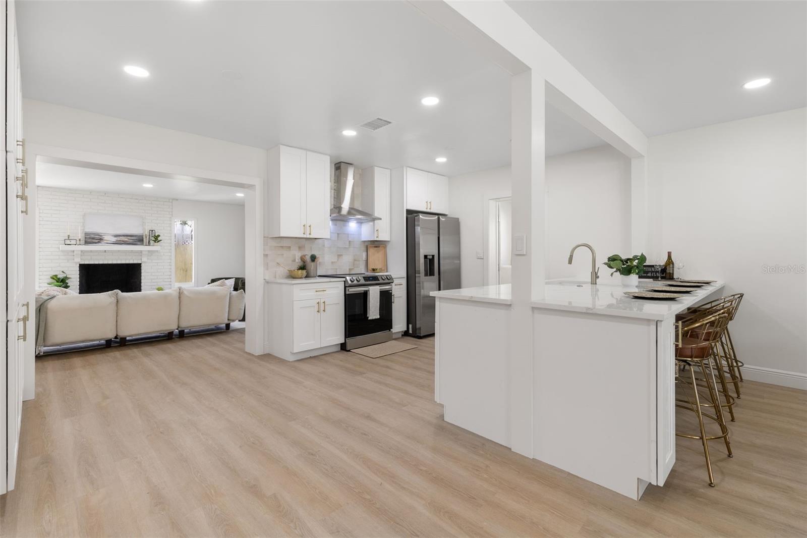 Image 4 of 28 For 3228 49th Avenue N