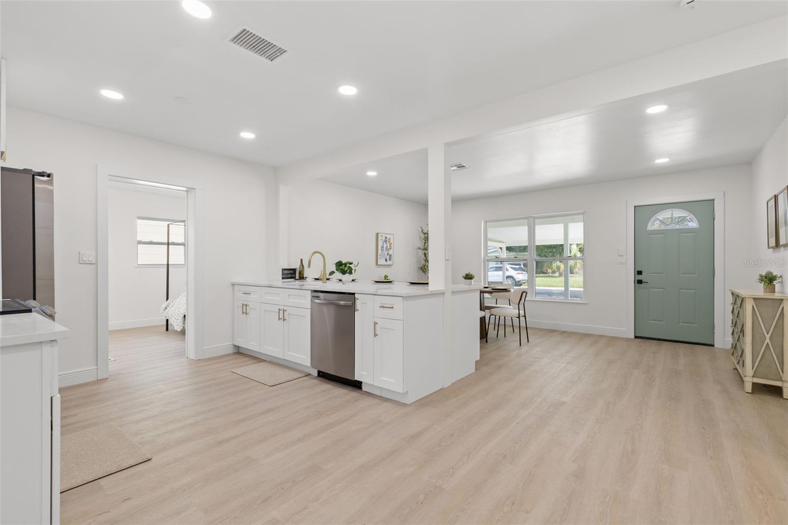 Image 5 of 28 For 3228 49th Avenue N