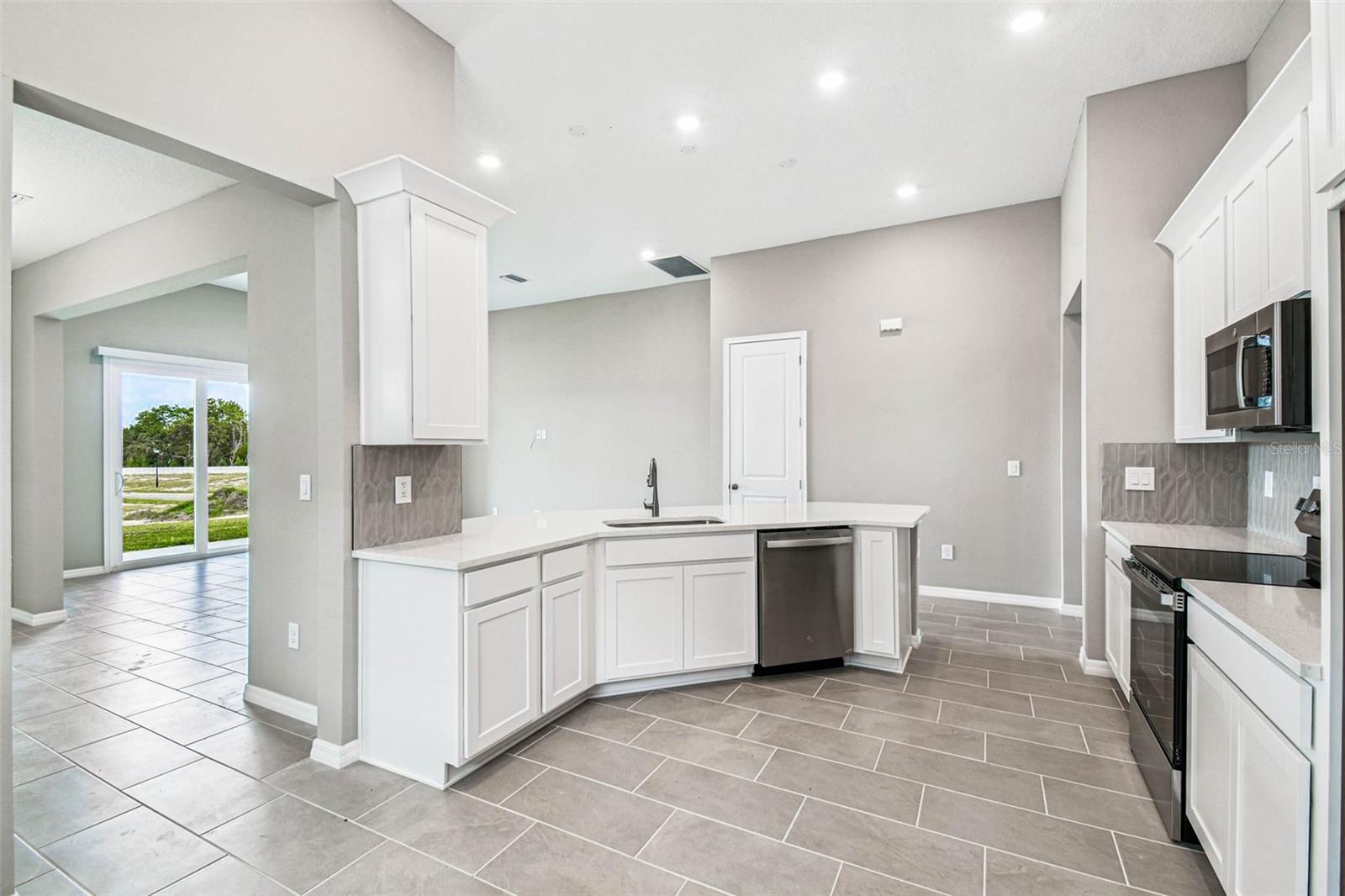 Image 6 of 16 For 8595 White Pine Ave