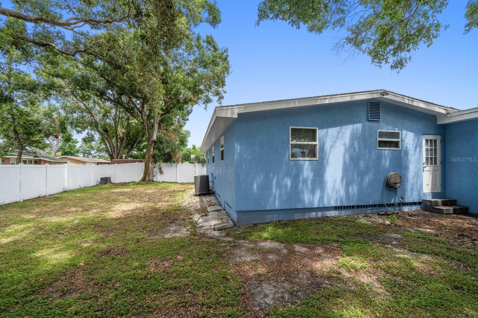 Image 23 of 25 For 908 Palm Drive