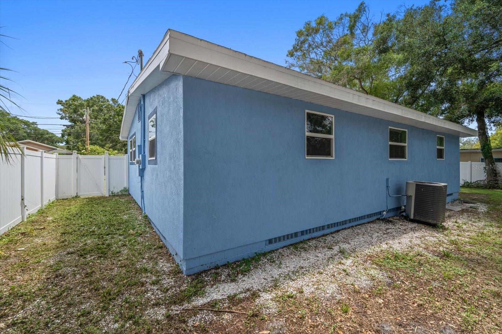 Image 26 of 27 For 908 Palm Drive