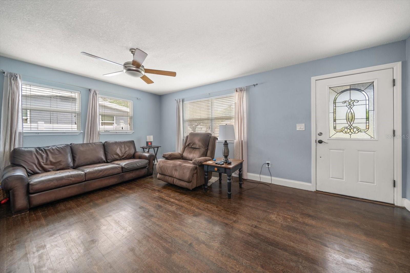 Image 4 of 25 For 908 Palm Drive