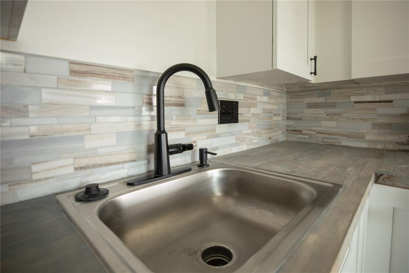 Image 13 of 18 For 250 Rosery Road Nw 227