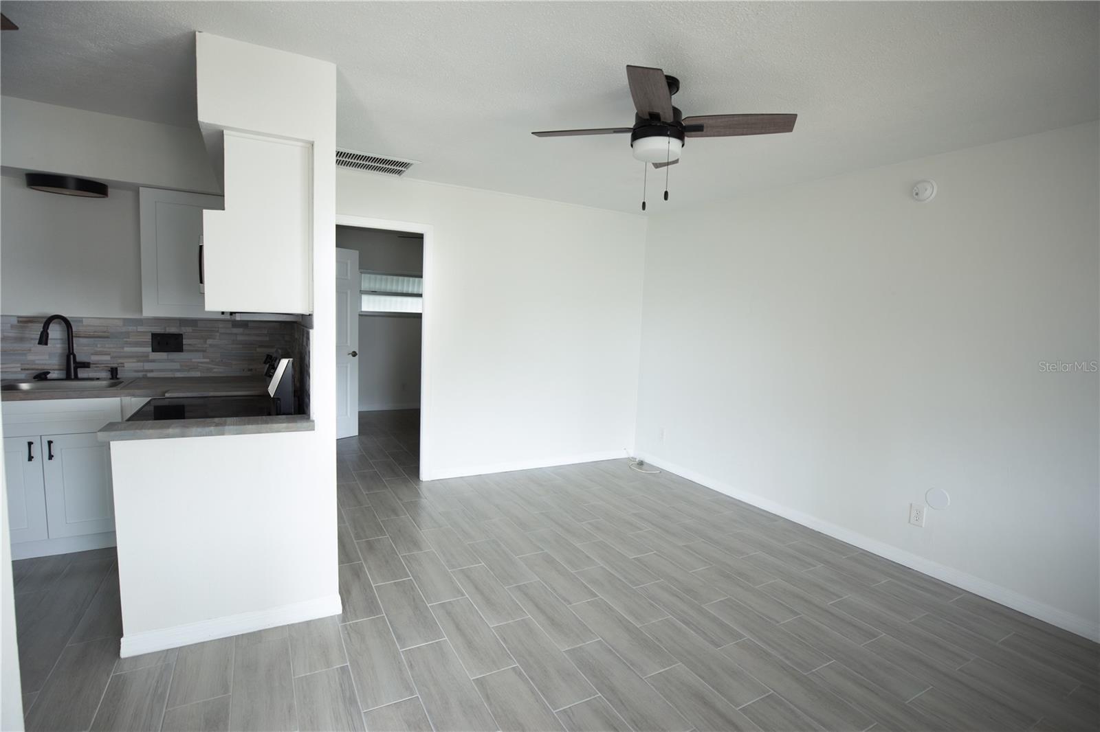 Image 3 of 18 For 250 Rosery Road Nw 227