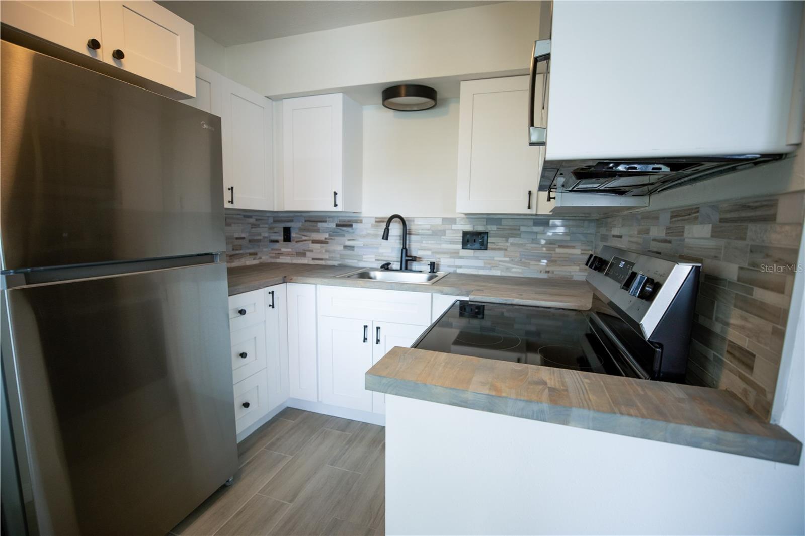 Image 6 of 18 For 250 Rosery Road Nw 227