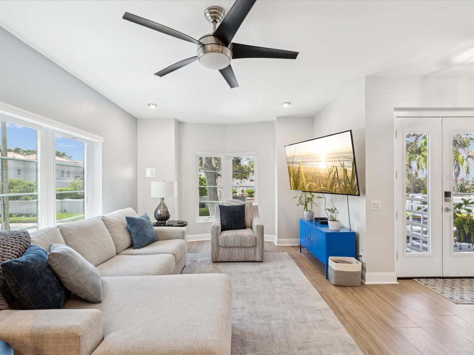 Image 10 of 50 For 4950 Bayshore Boulevard 1