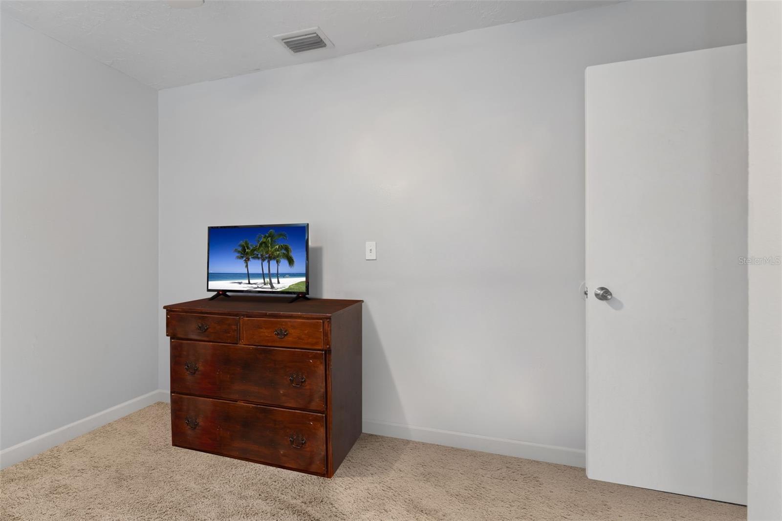 Image 33 of 48 For 1112 Longfellow Road