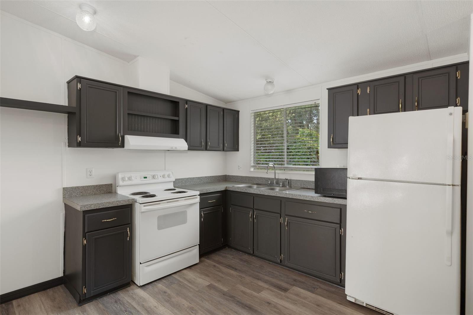 Listing photo id 8 for 3387 Fiskway Street