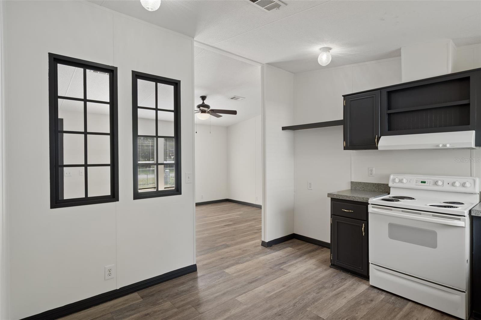 Listing photo id 9 for 3387 Fiskway Street