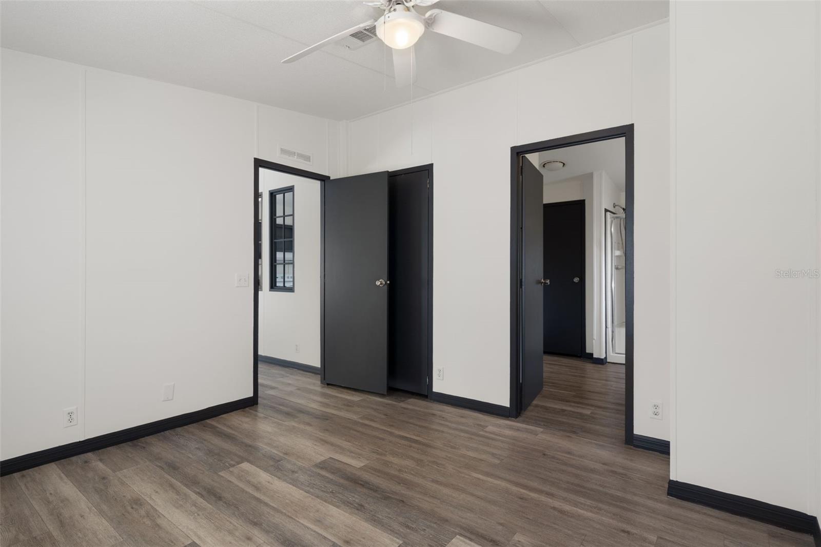Listing photo id 12 for 3387 Fiskway Street