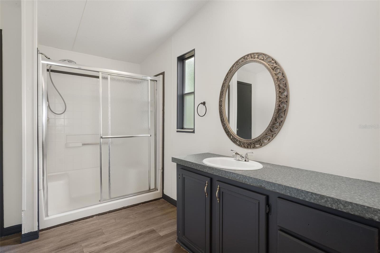 Listing photo id 13 for 3387 Fiskway Street