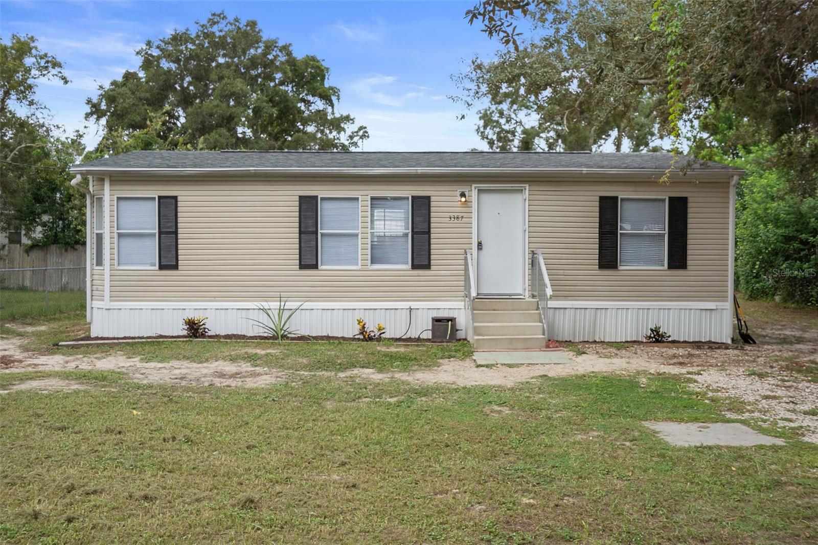 Listing photo id 24 for 3387 Fiskway Street