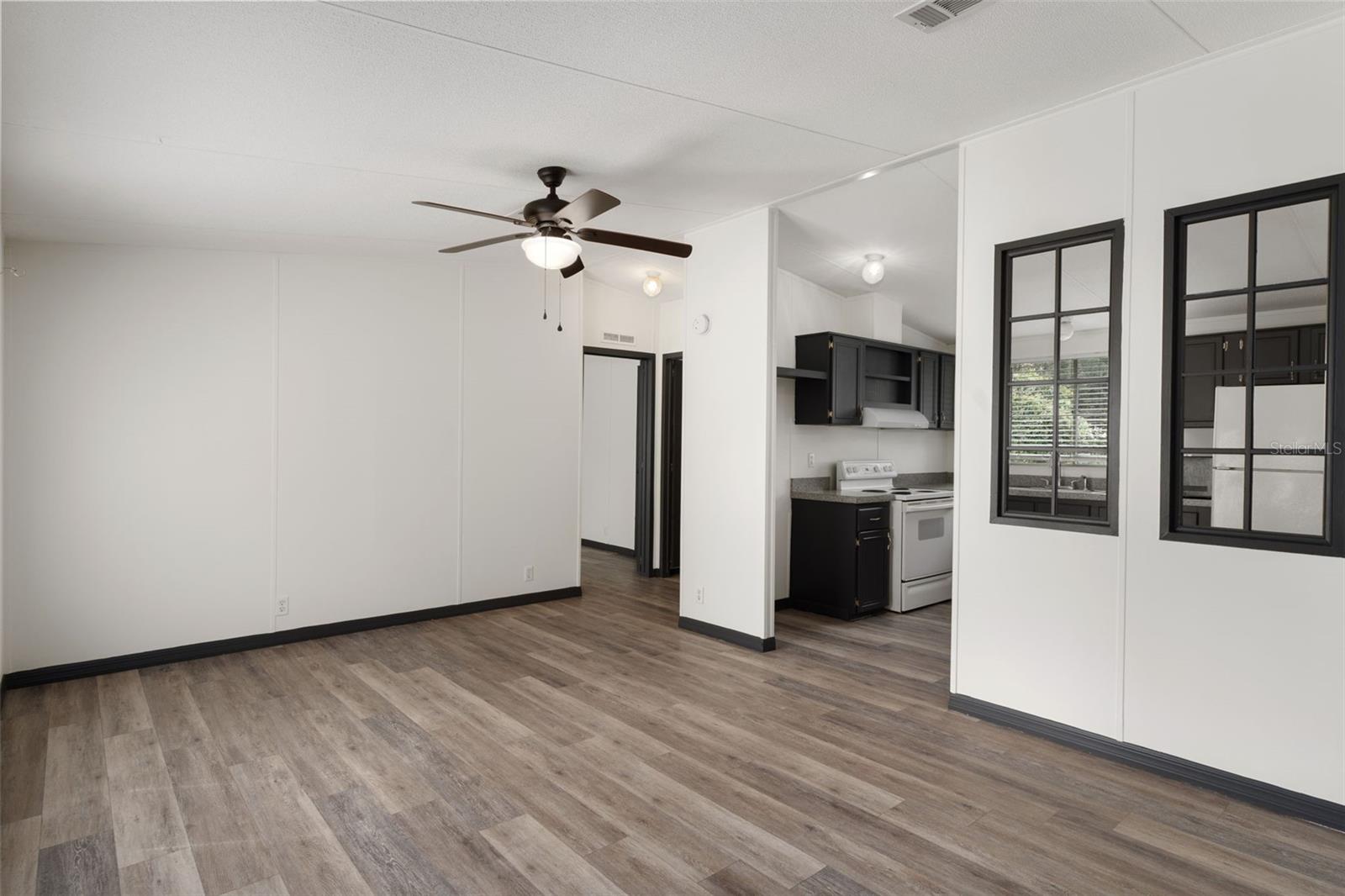 Listing photo id 2 for 3387 Fiskway Street