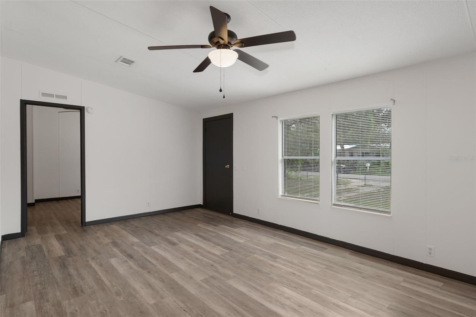 Listing photo id 4 for 3387 Fiskway Street