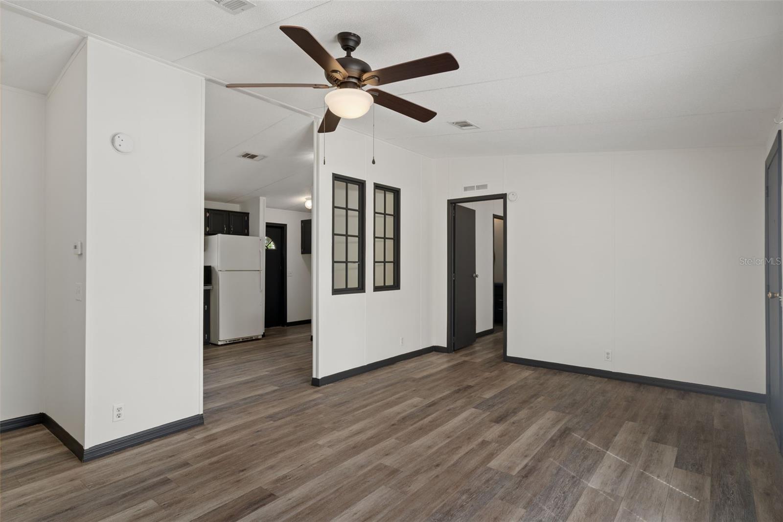 Listing photo id 5 for 3387 Fiskway Street
