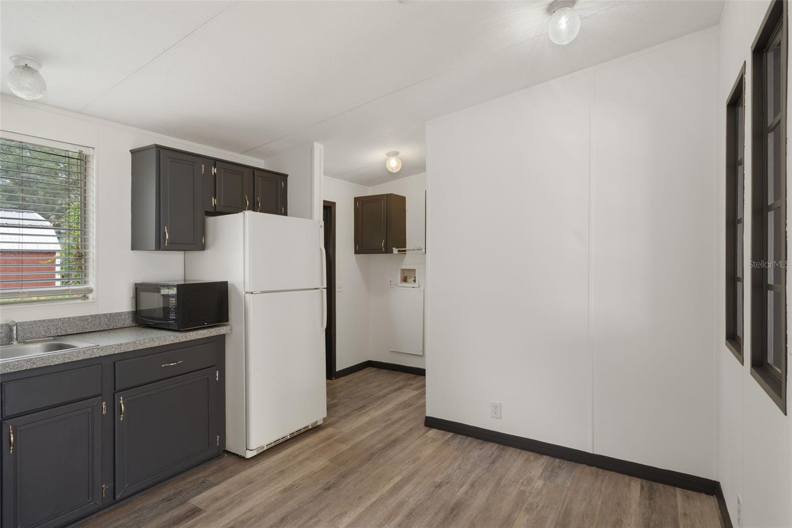 Listing photo id 6 for 3387 Fiskway Street