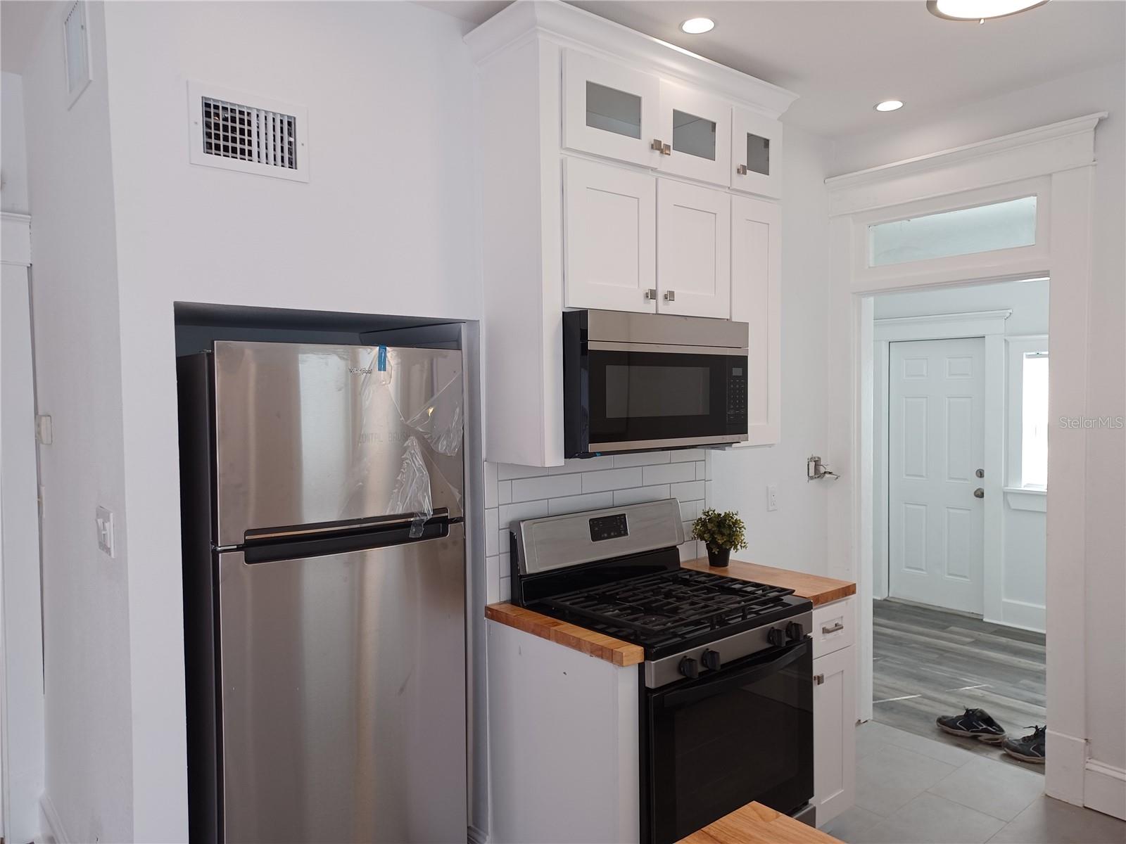 Image 5 of 18 For 741 8th Street N 1