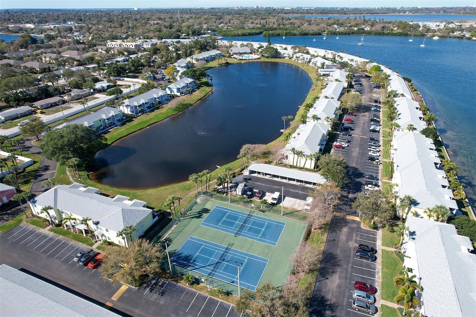 Image 32 of 47 For 151 Sea Horse Drive Se H