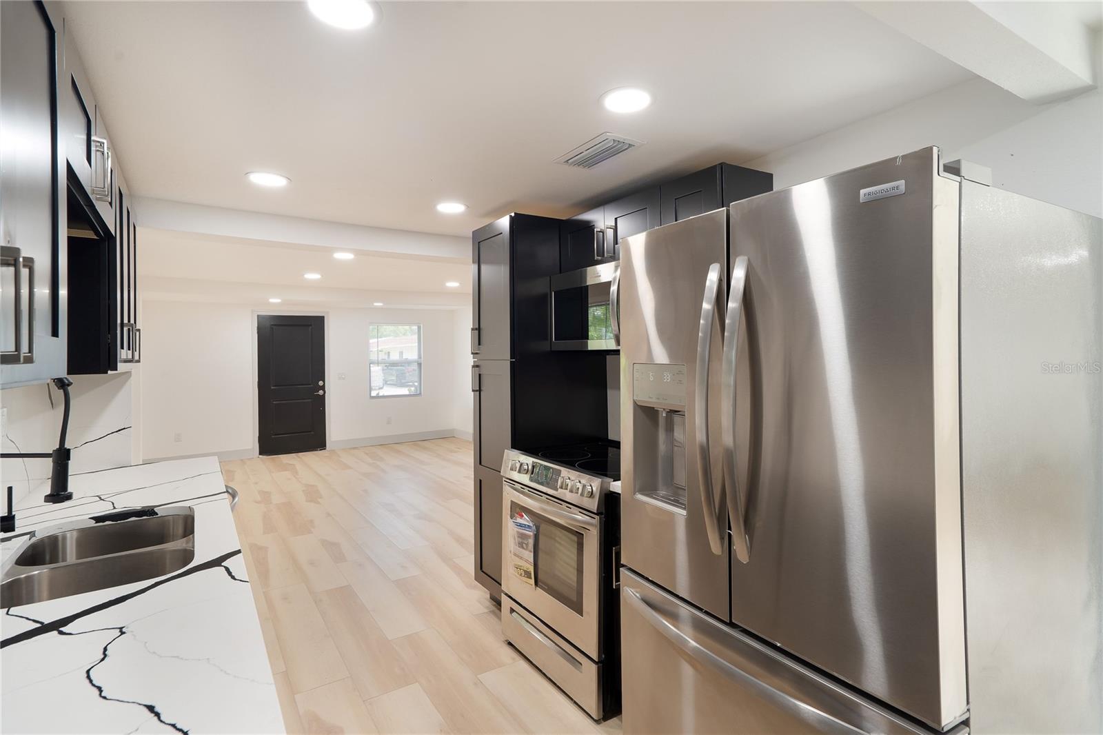 Details for 516 5th Avenue Ne, LARGO, FL 33770