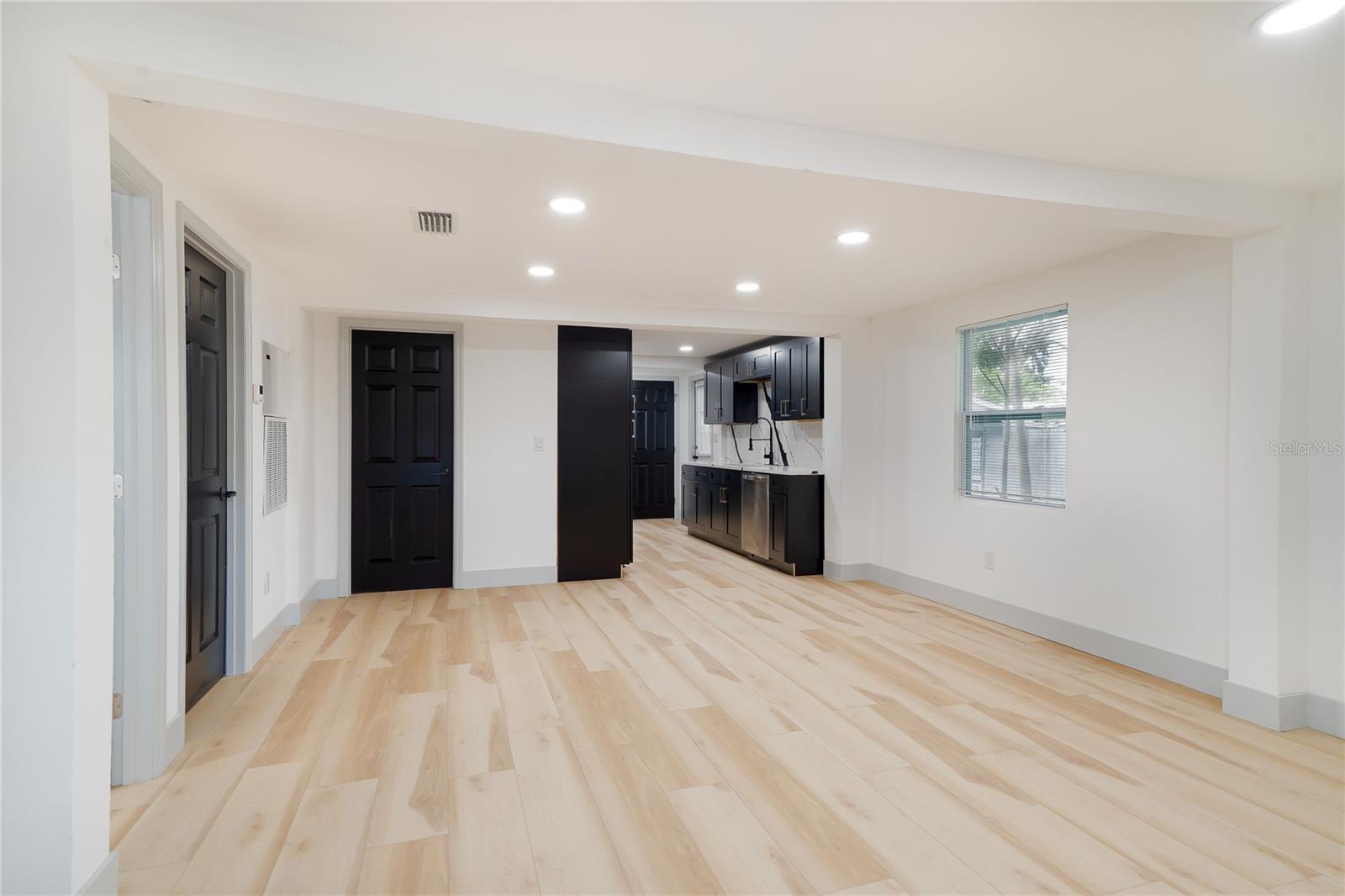 Image 3 of 14 For 516 5th Avenue Ne