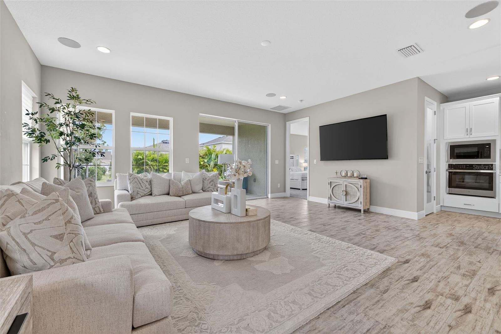 Image 7 of 45 For 5532 Del Coronado Drive