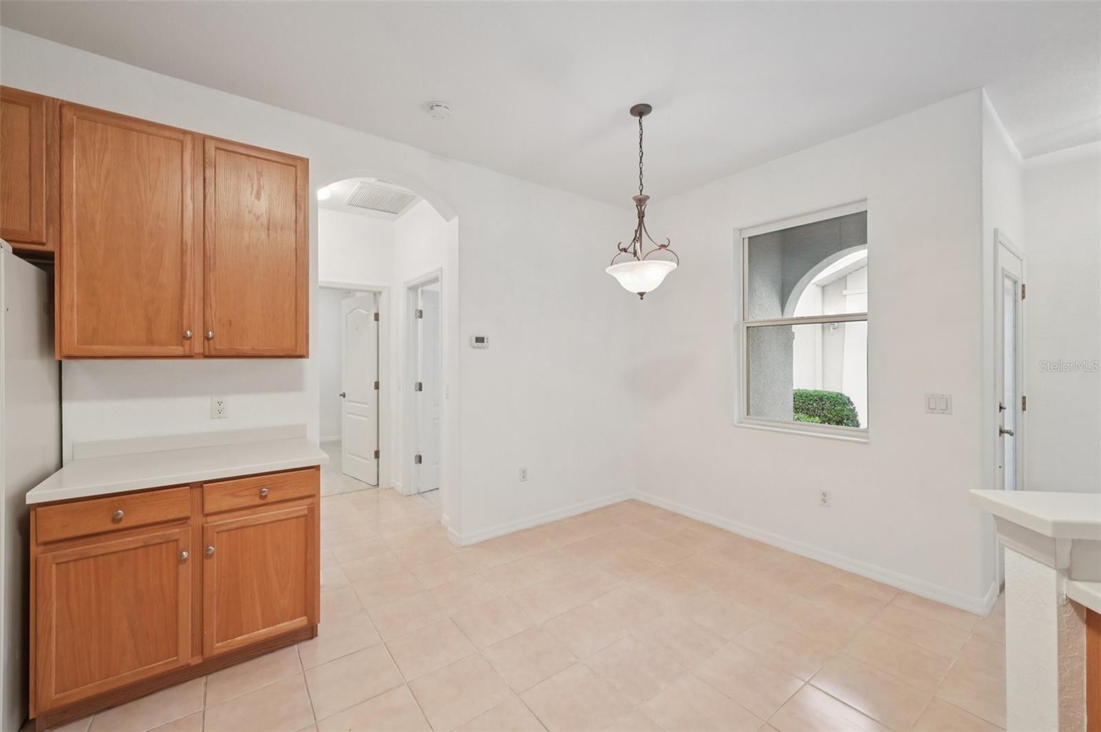 Image 10 of 43 For 2040 Sifield Greens Way 24