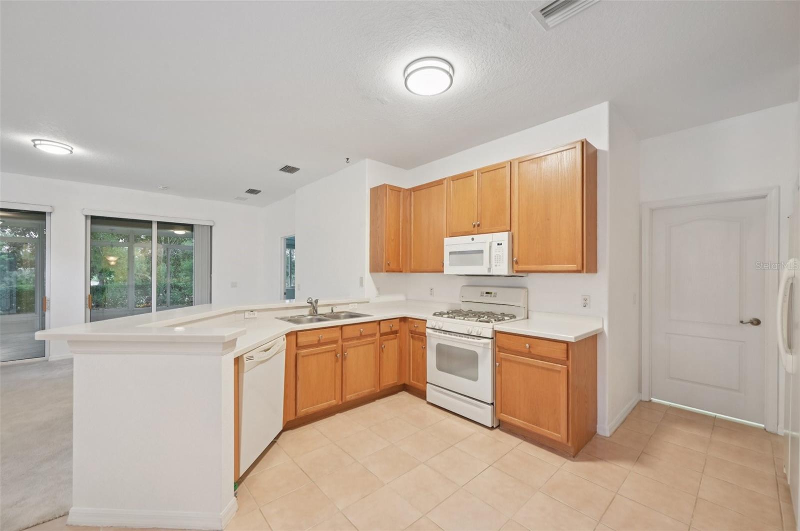 Image 11 of 43 For 2040 Sifield Greens Way 24