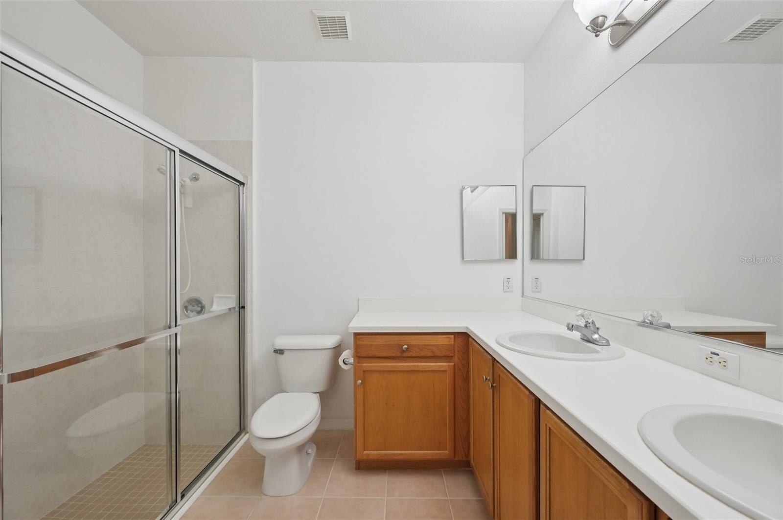 Image 15 of 43 For 2040 Sifield Greens Way 24