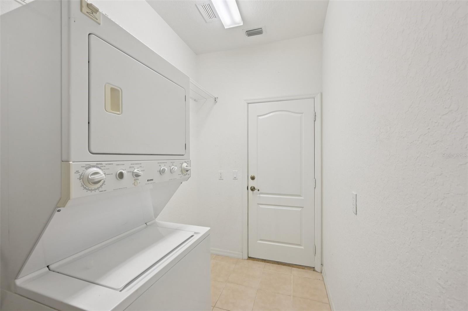 Image 23 of 43 For 2040 Sifield Greens Way 24