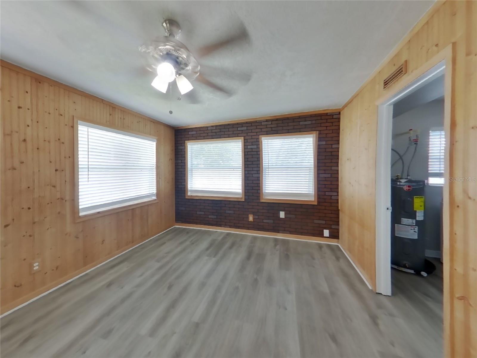 Image 4 of 17 For 12943 Oregon Avenue