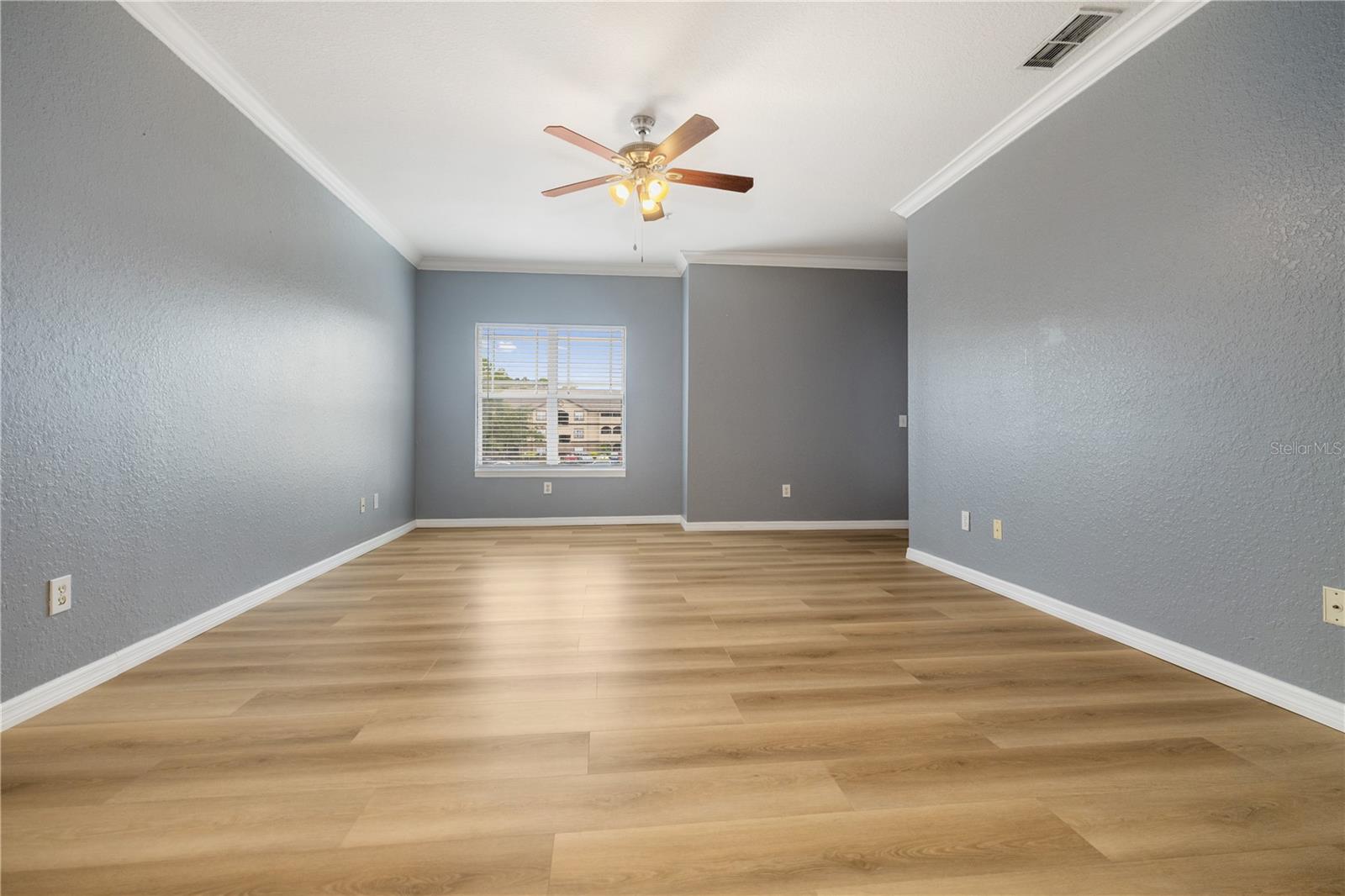 Image 6 of 20 For 16573 Enclave Village Drive