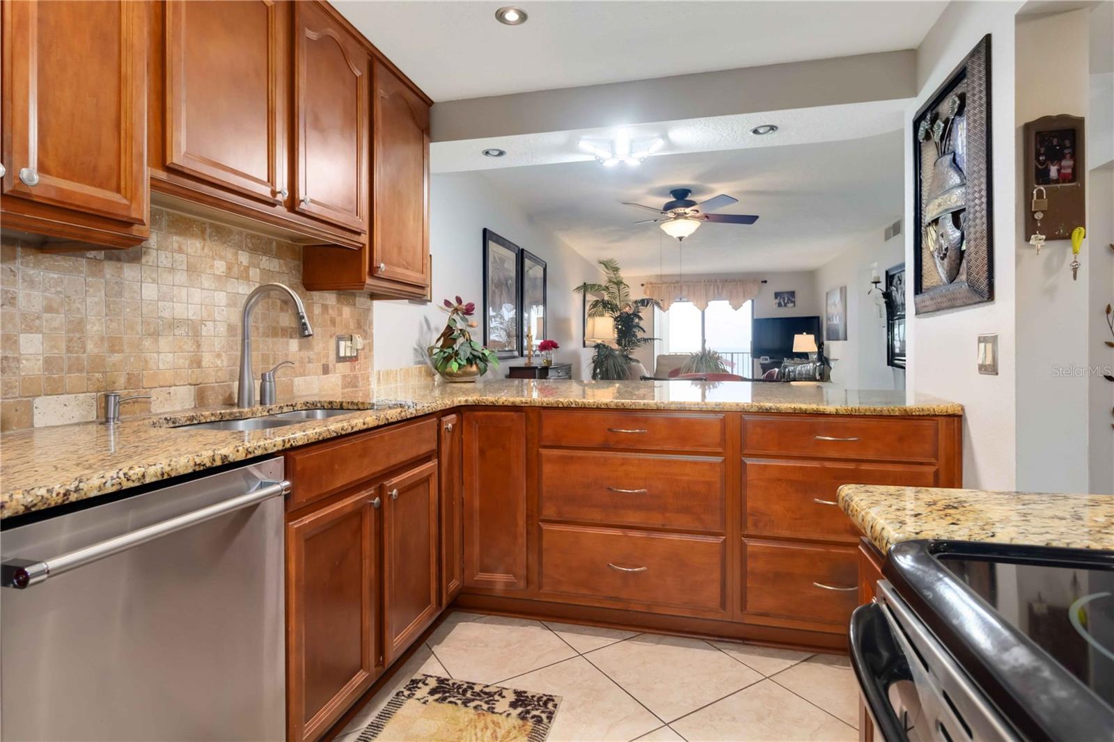 Image 14 of 57 For 4100 Ocean Beach Boulevard 409