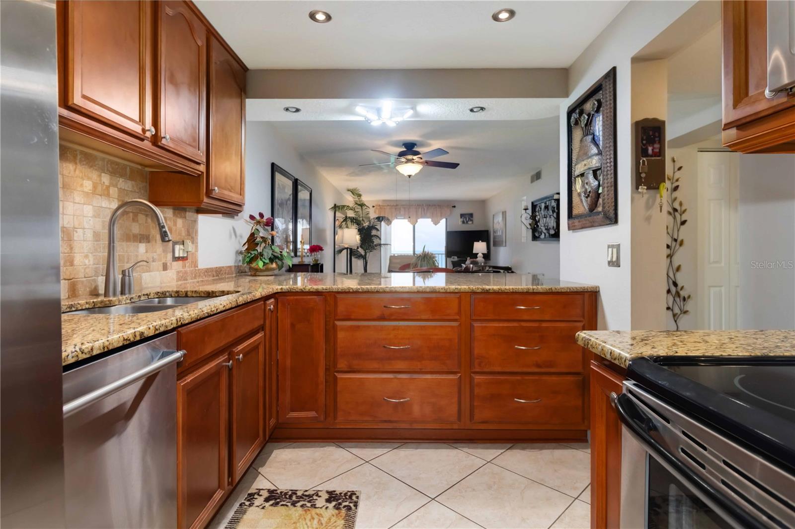 Image 15 of 57 For 4100 Ocean Beach Boulevard 409