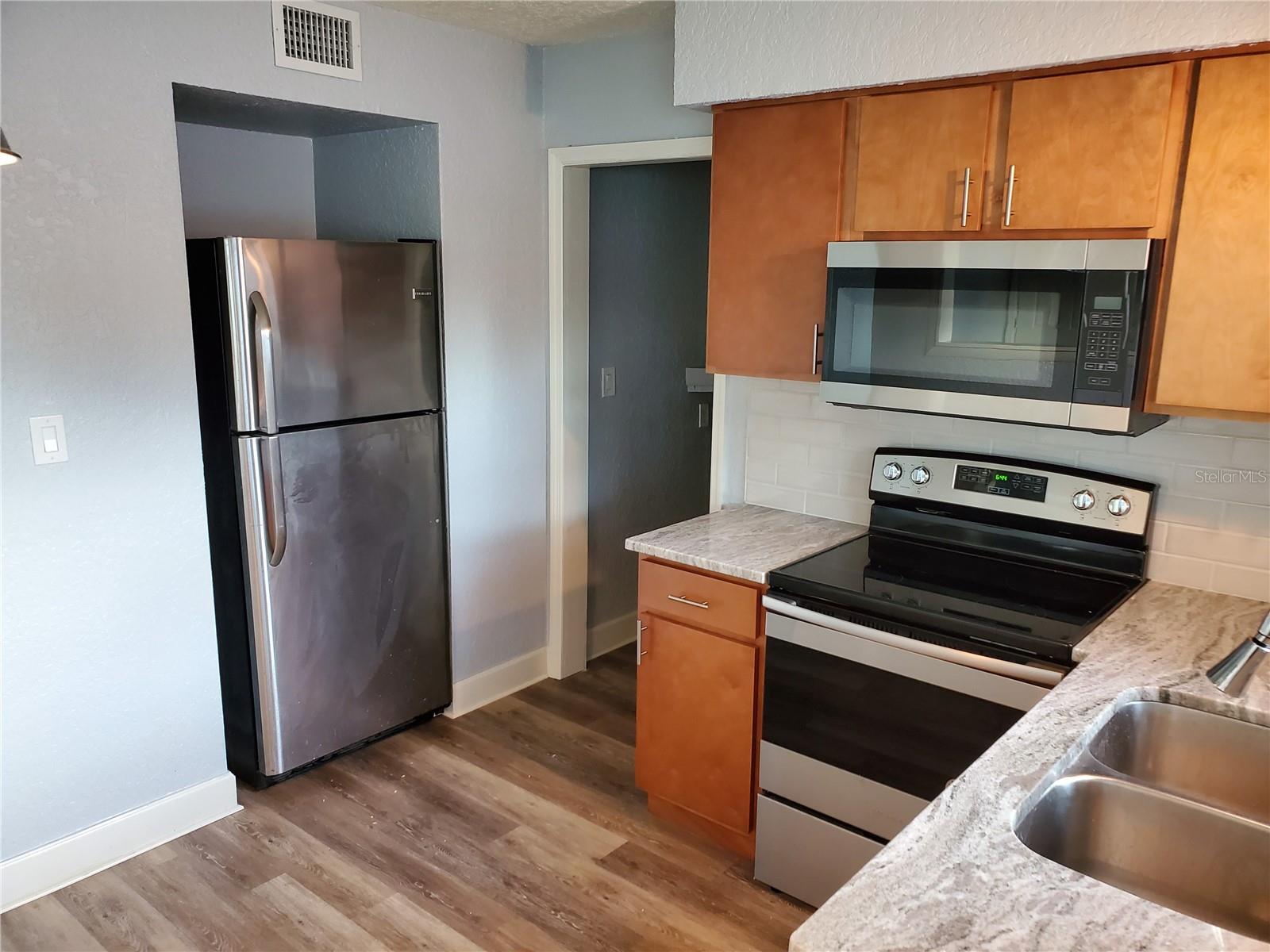 Image 16 of 24 For 10688 103rd Street