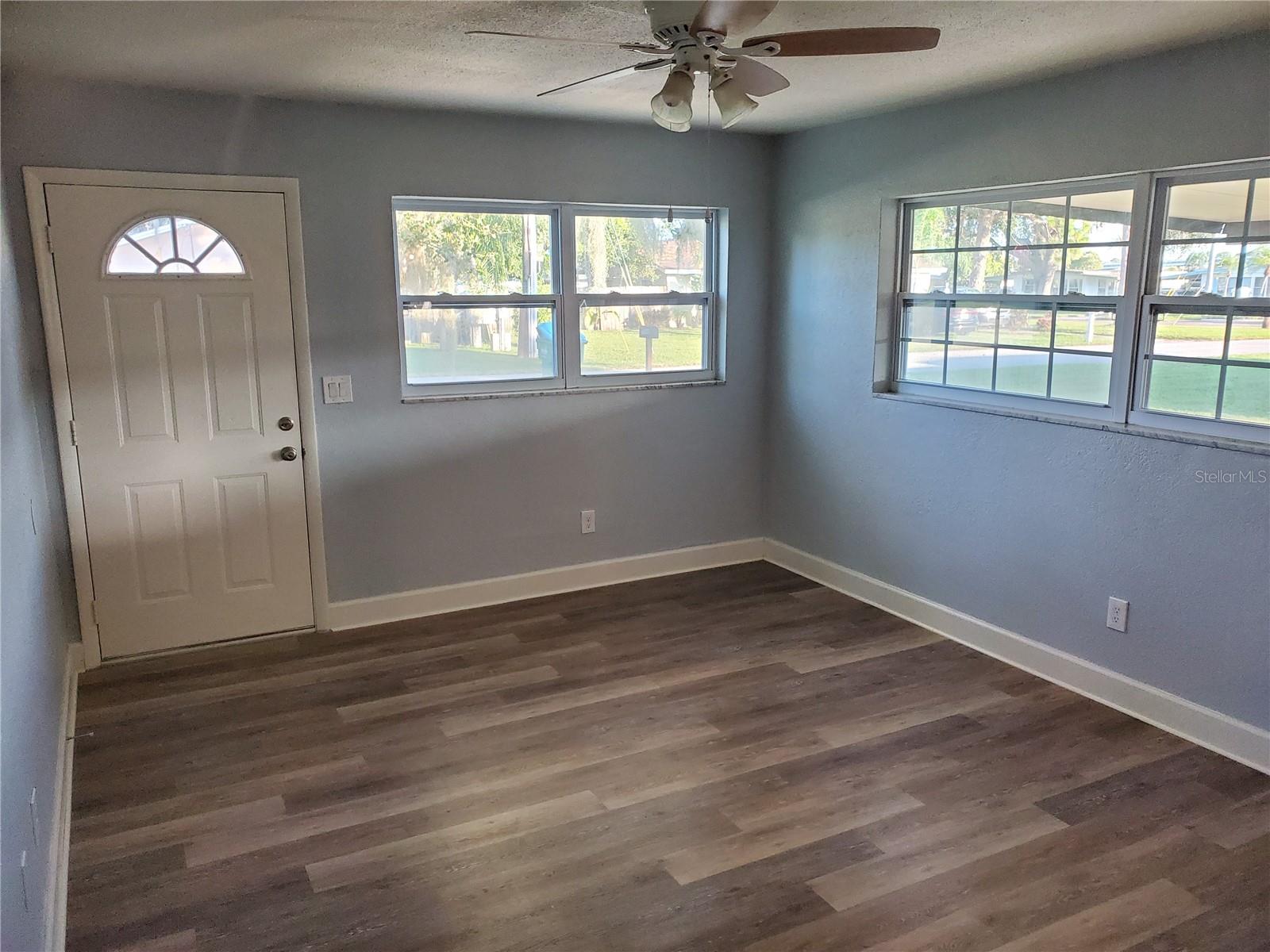 Image 3 of 24 For 10688 103rd Street