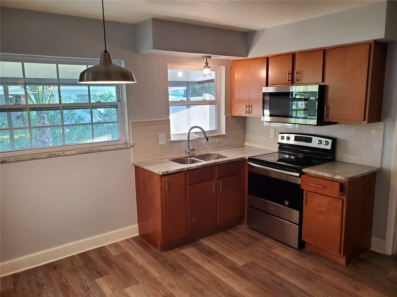 Image 5 of 24 For 10688 103rd Street
