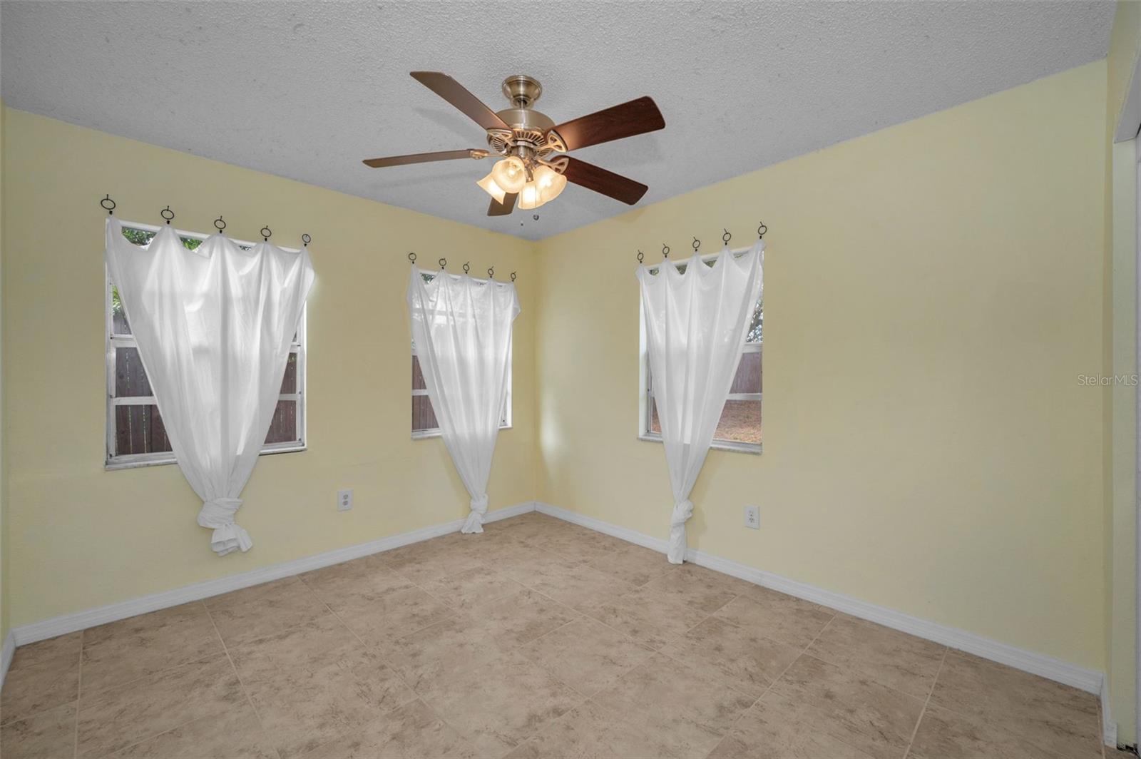 Image 21 of 45 For 10421 124th Terrace