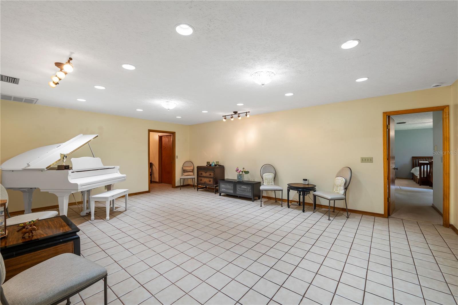 Listing photo id 6 for 16625 Indian Mound Road