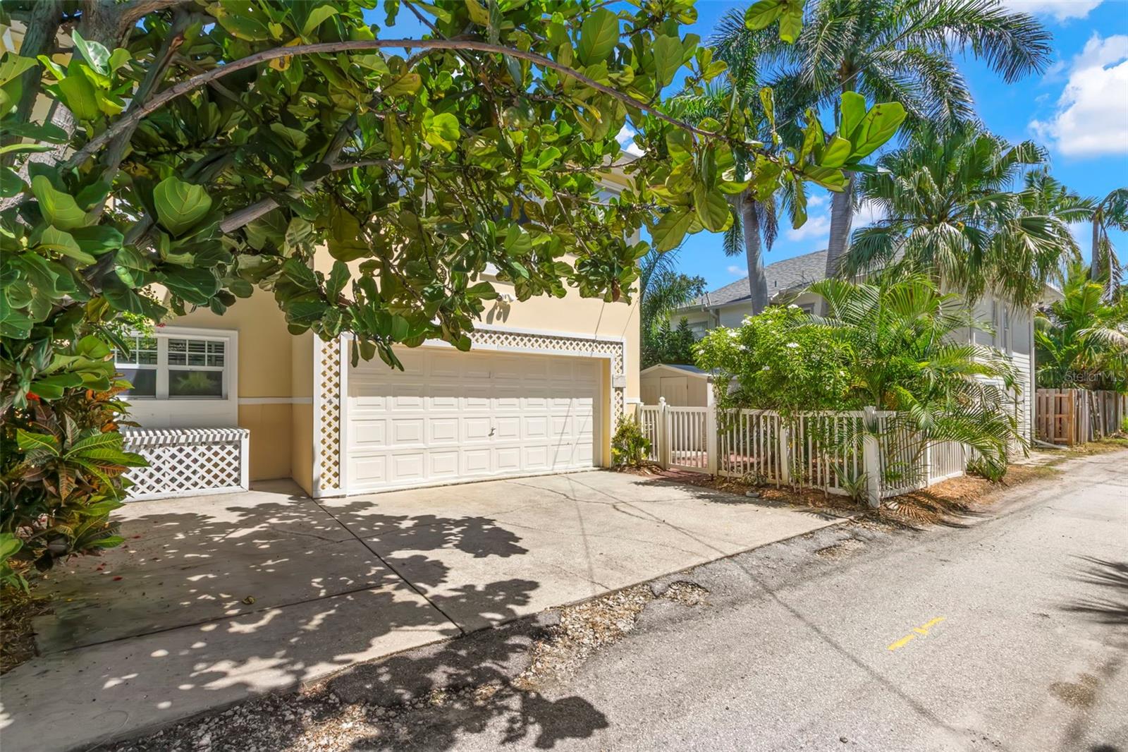 Image 43 of 70 For 1417 Beach Drive Ne