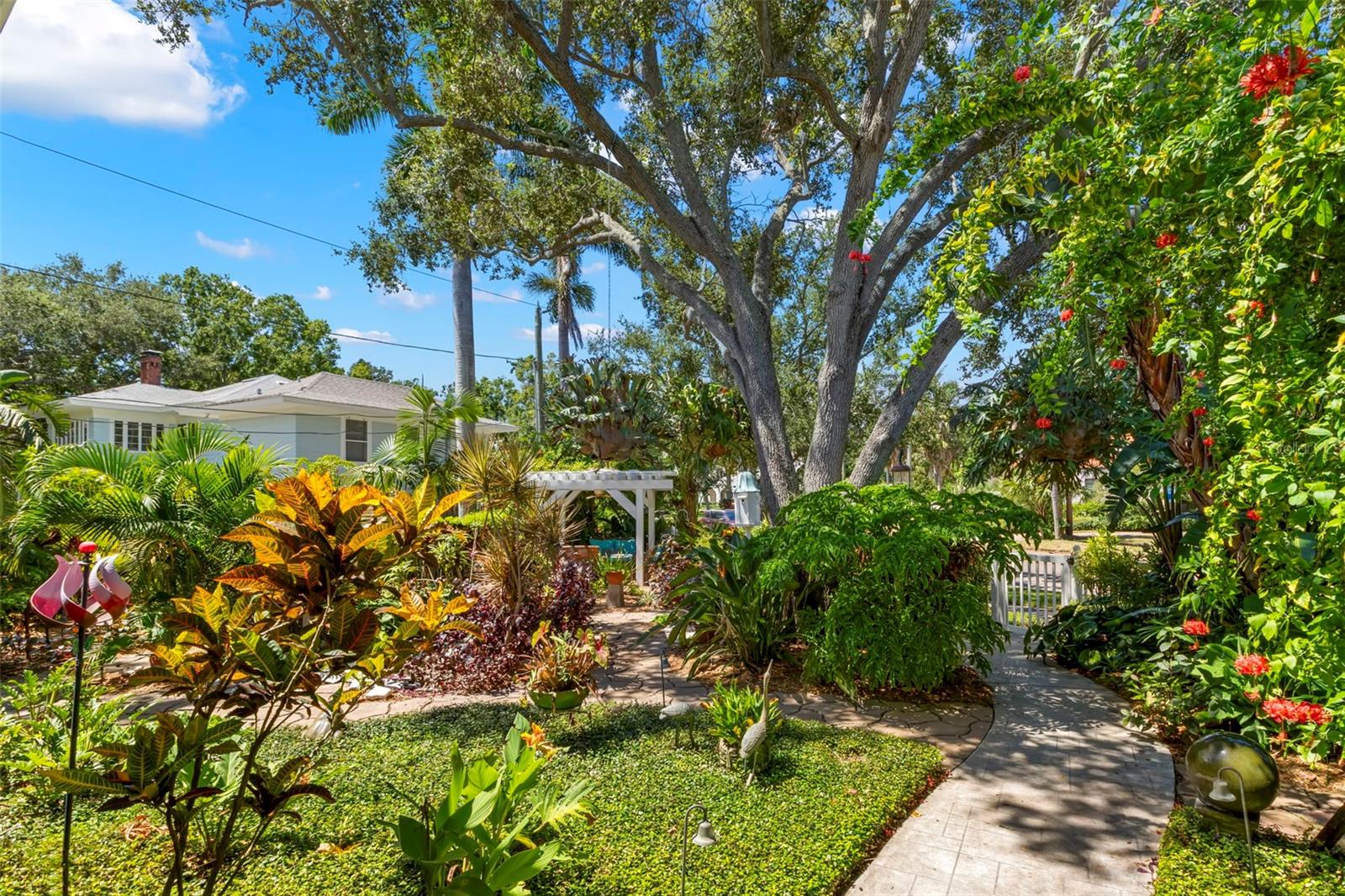 Image 49 of 70 For 1417 Beach Drive Ne