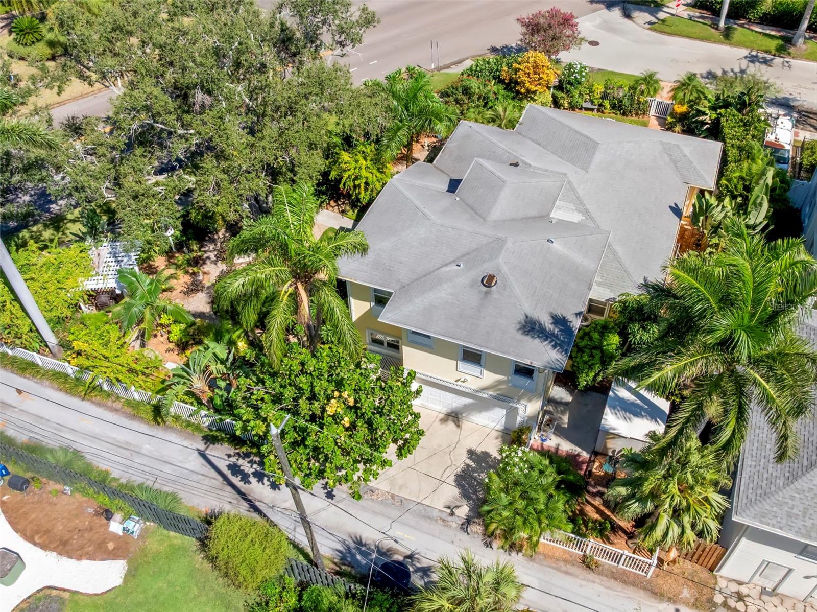 Image 61 of 70 For 1417 Beach Drive Ne