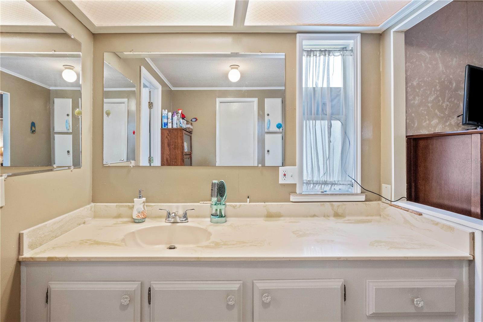 Image 18 of 47 For 7050 El Matador Street