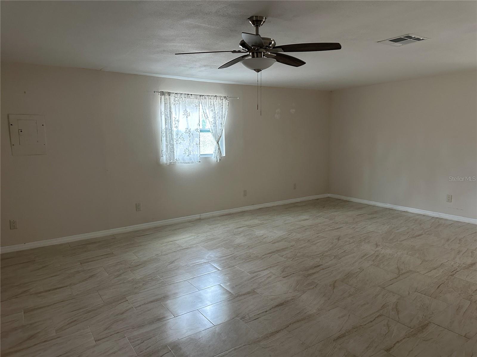 Image 14 of 27 For 15921 Breakwater Lane