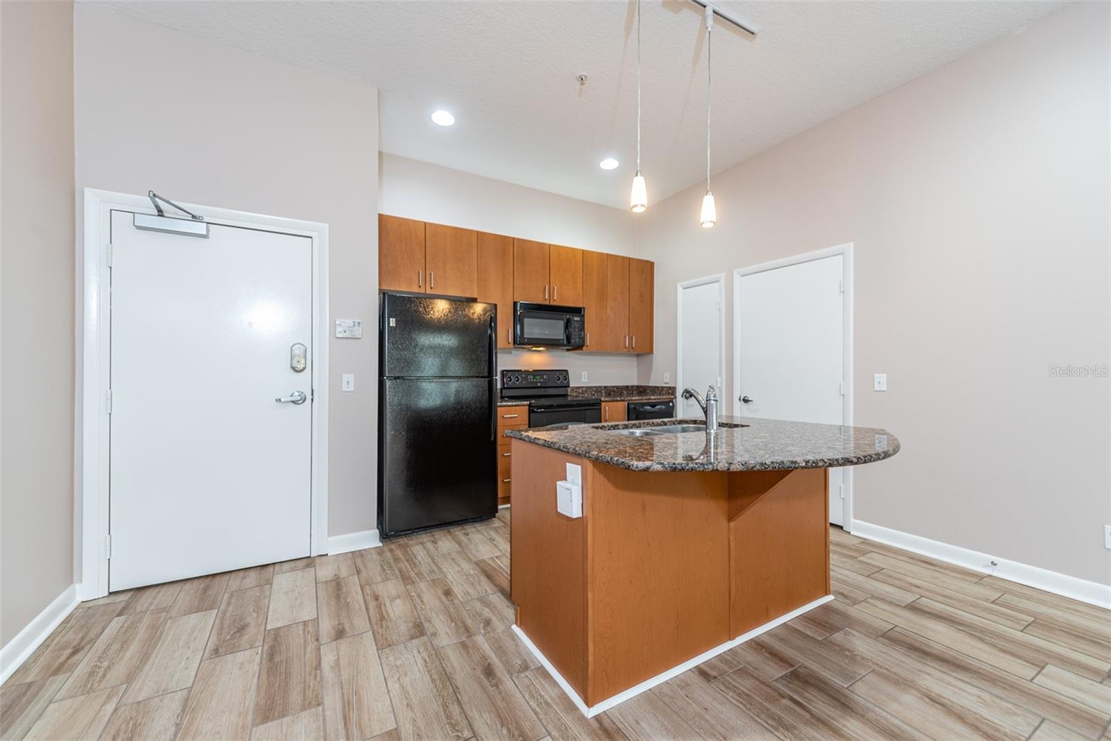 Image 12 of 24 For 523 4th Avenue S 17